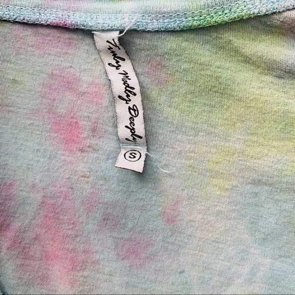 💘 UO Truly Madly Deeply Tie Dye Wing Crop shirt - Picture 7 of 7